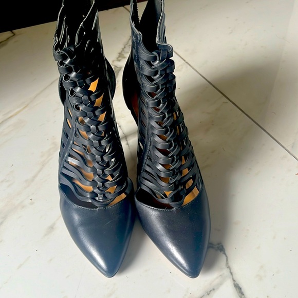 Like NEW condition! Size 7 Nine West shoes - Picture 1 of 3